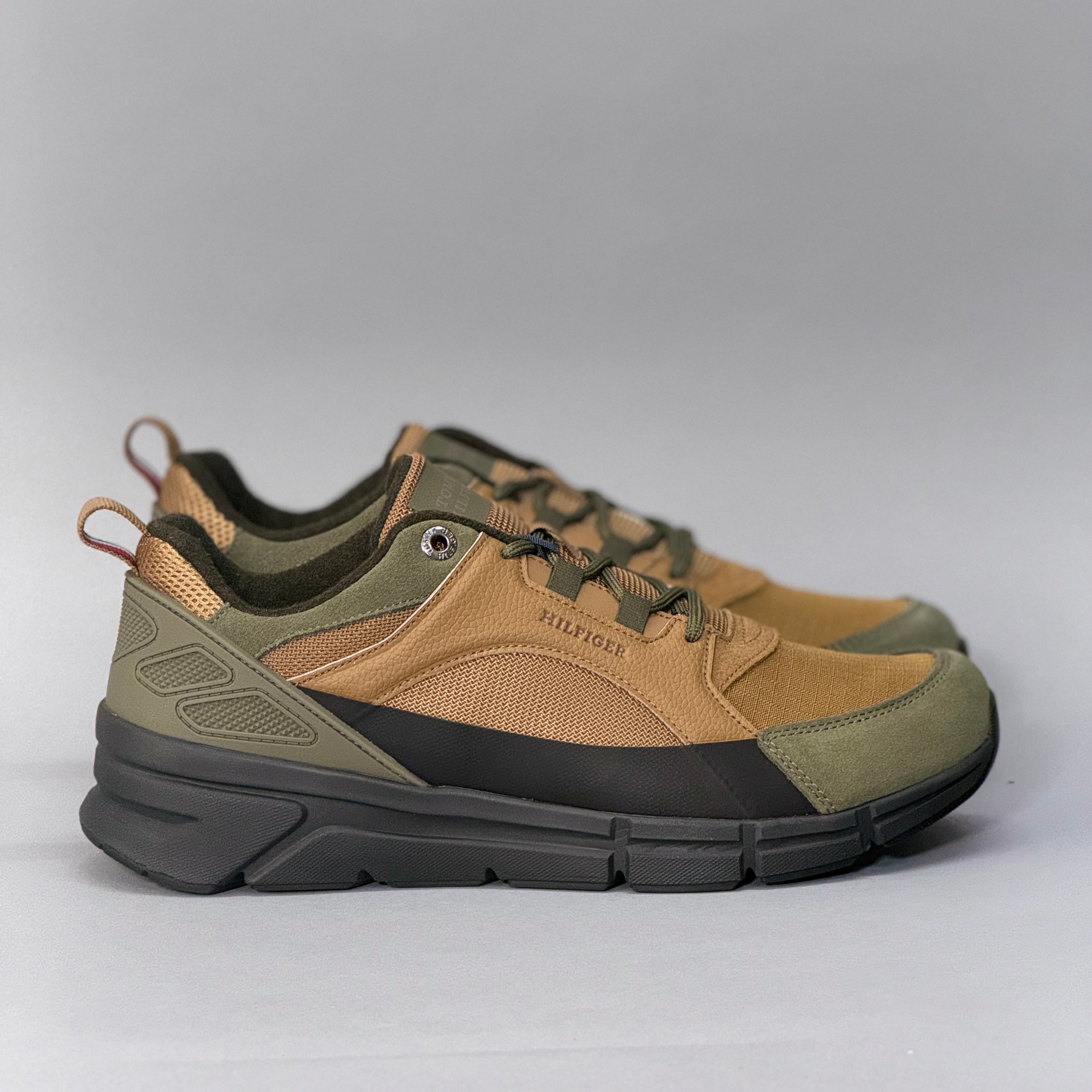 CALZADO HOMBRE TOMMY HILFIGER MODERN COMFORT RUN OUTDOOR FM0FM05639_GWJ