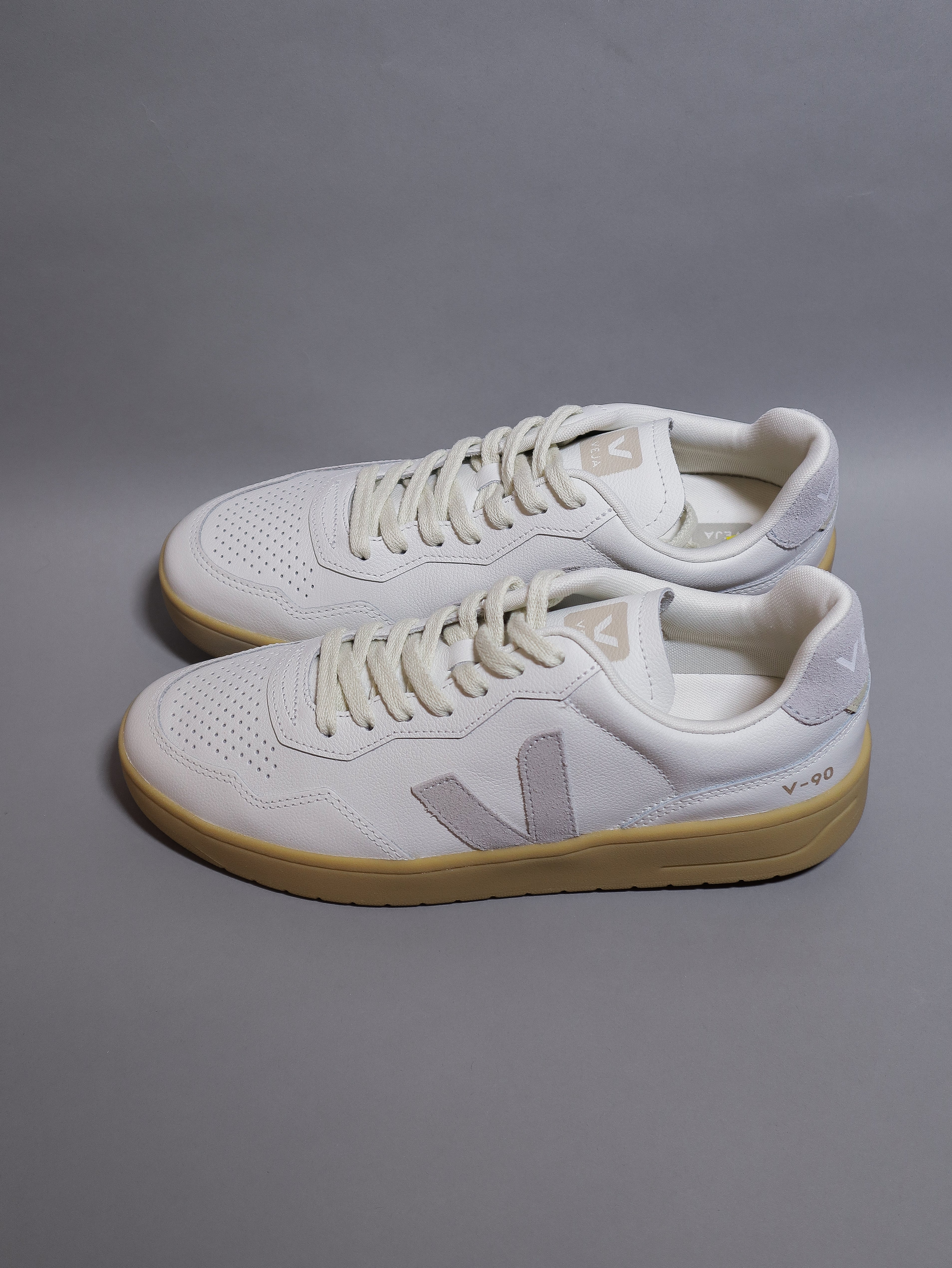 Calzado VEJA V-90 GREY