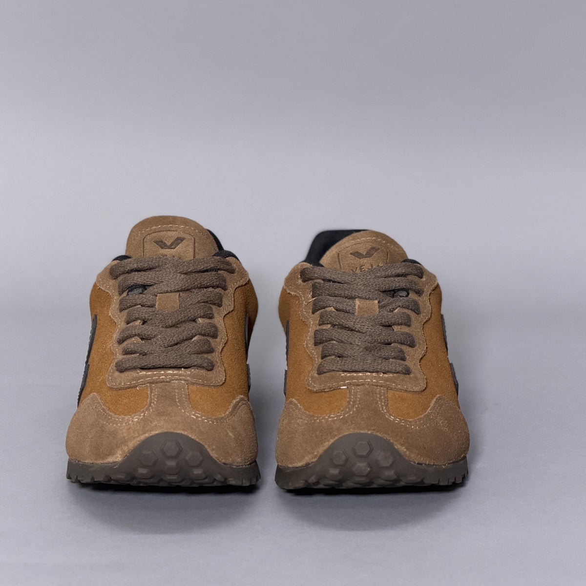 CALZADO MUJER VEJA GT SUEDE COGNAC_BLACK AI0321657A