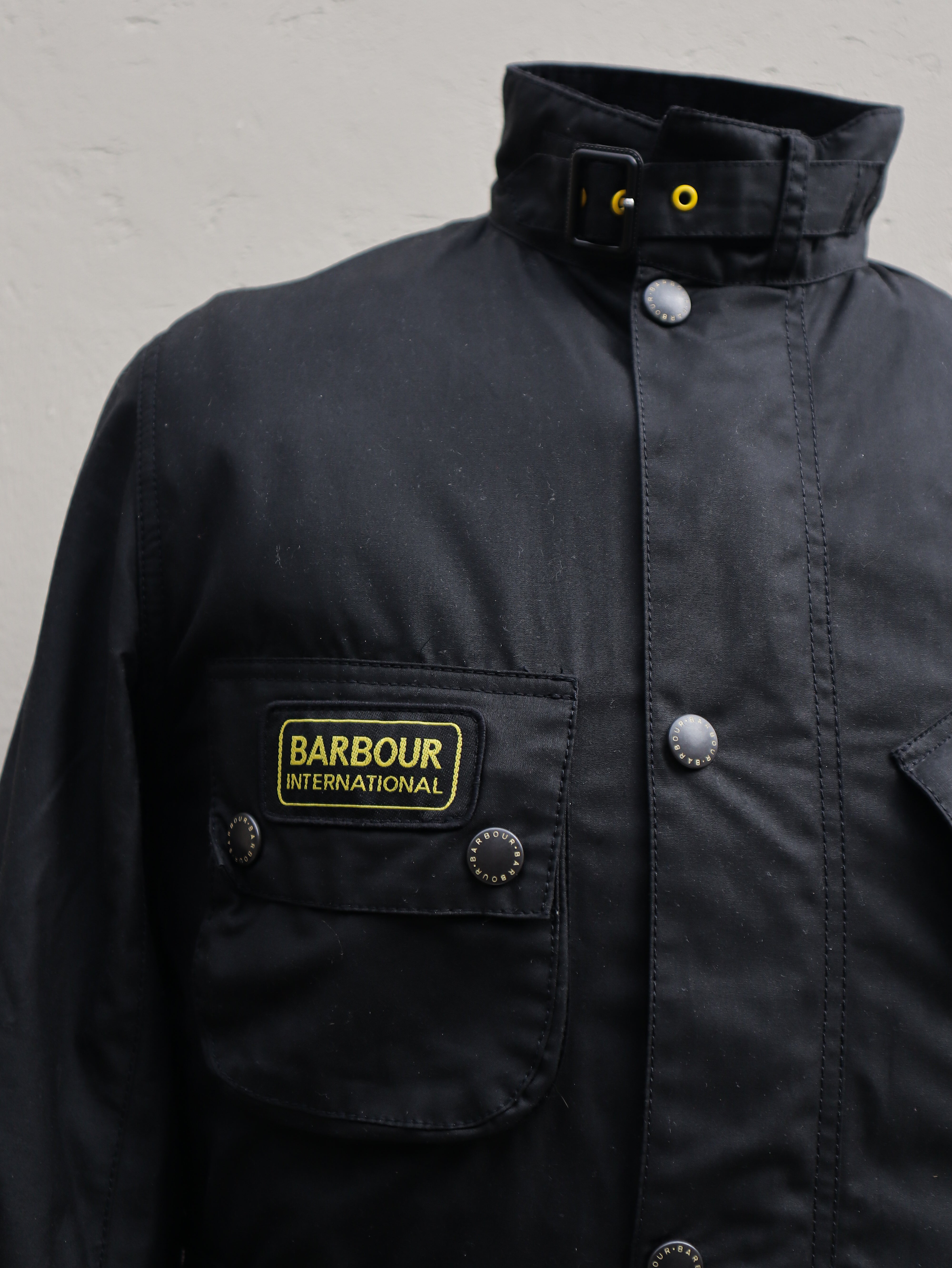 Chaqueta Barbour International Waxed Jacket in Black