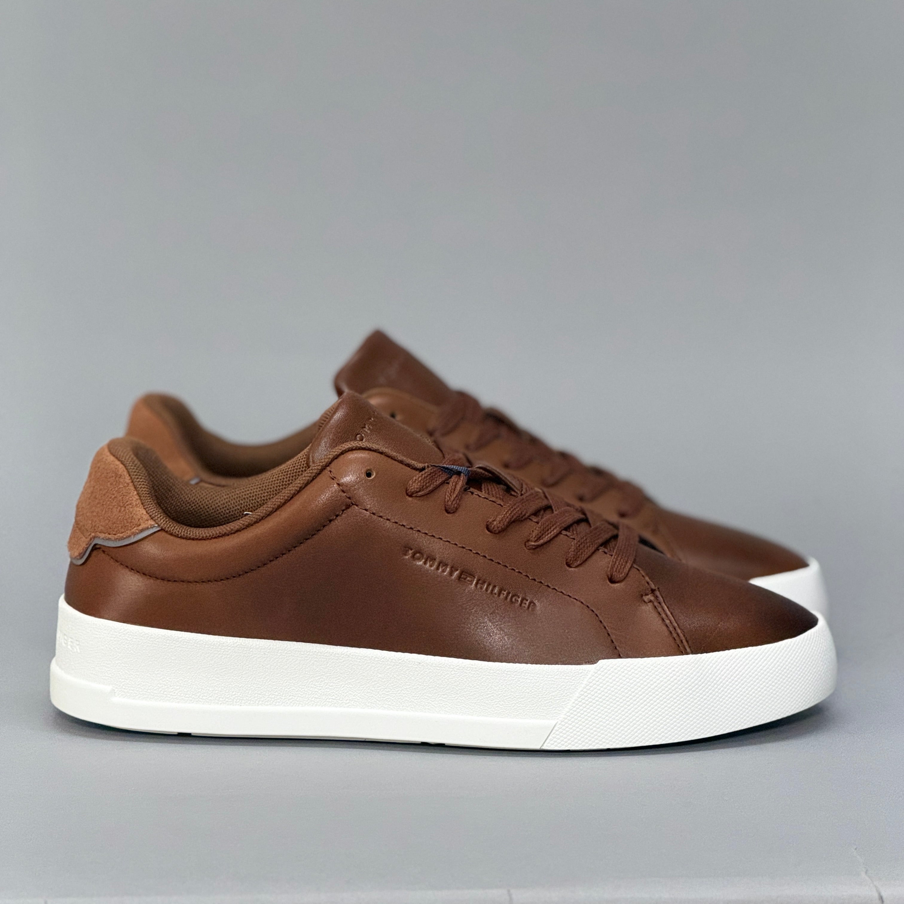 CALZADO HOMBRE TOMMY HILFIGER TH COURT CORE COGNAC FM0FM05729GVI
