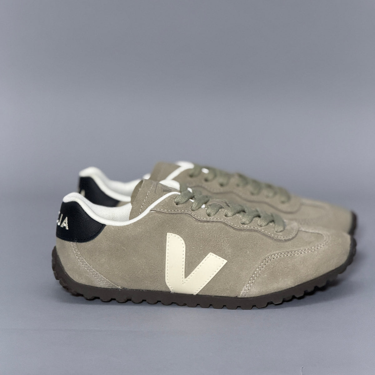 CALZADO MUJER VEJA GT SUEDE TAUPE_PIERRE AI0321656A