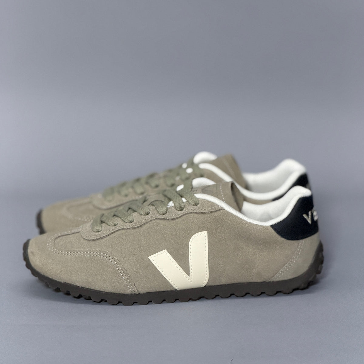 CALZADO MUJER VEJA GT SUEDE TAUPE_PIERRE AI0321656A